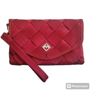 MAGGIE BAGS SEATBELT RED CLUTCH